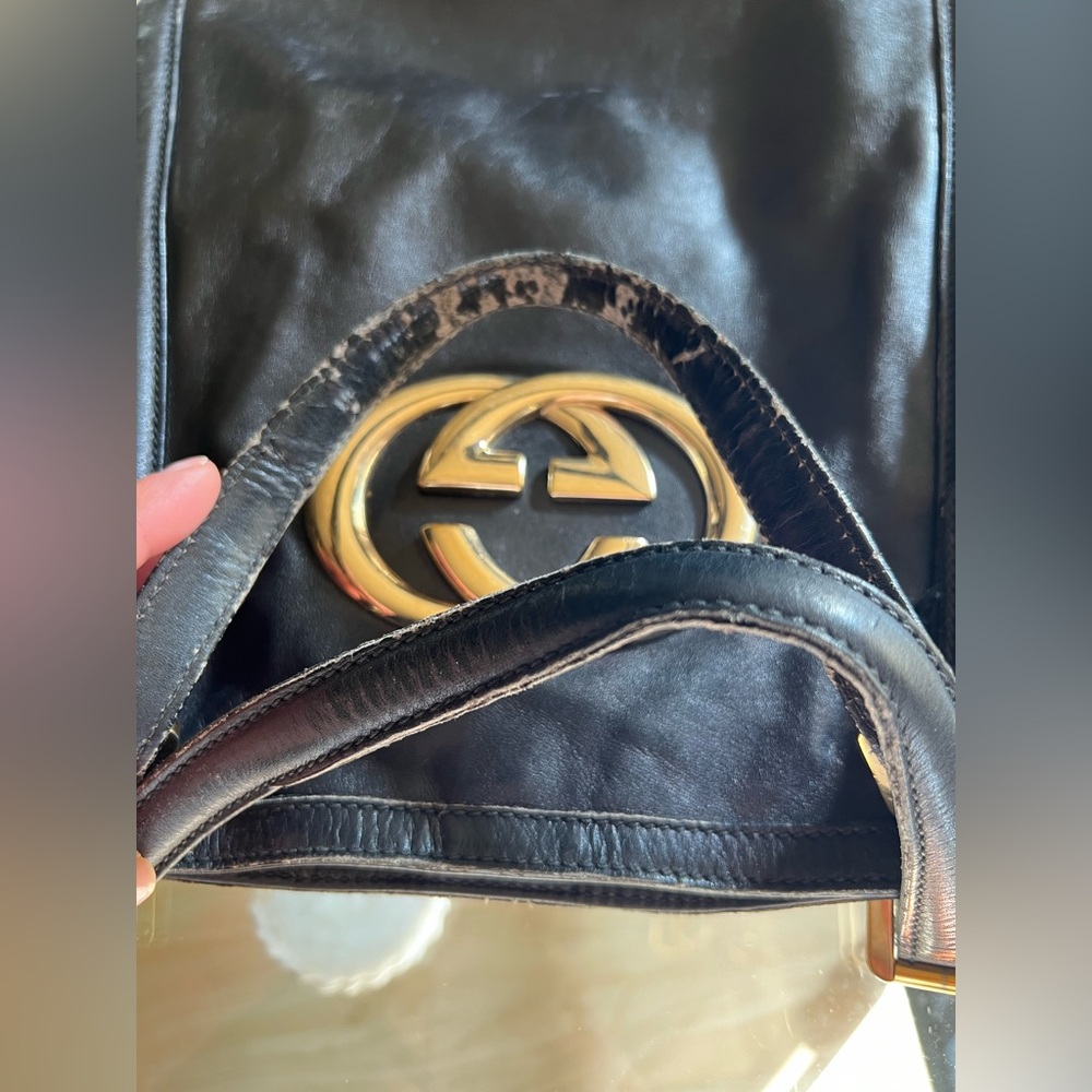 Authentic Gucci purse color, black with gold hardware - Picture 4 of 12
